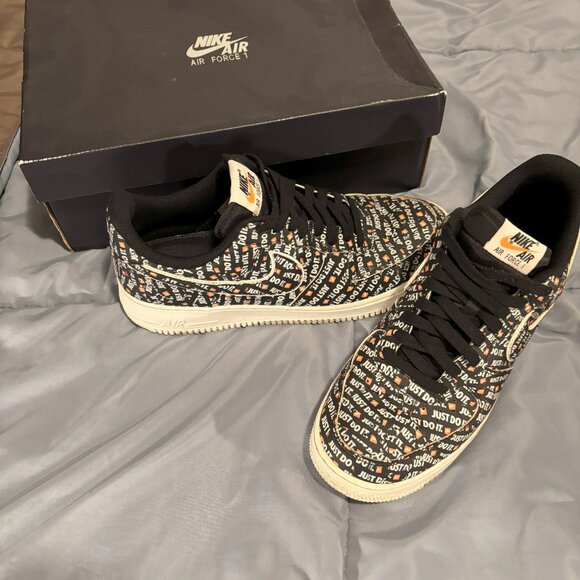 Air Force 1 Low '07 LV8 'Just Do It' low black/white/total orange US 9.5 - Picture 1 of 6
